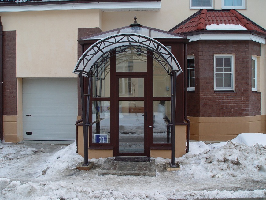 Козырек на опорах