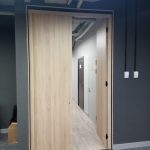 Двустворчатые двери для офиса