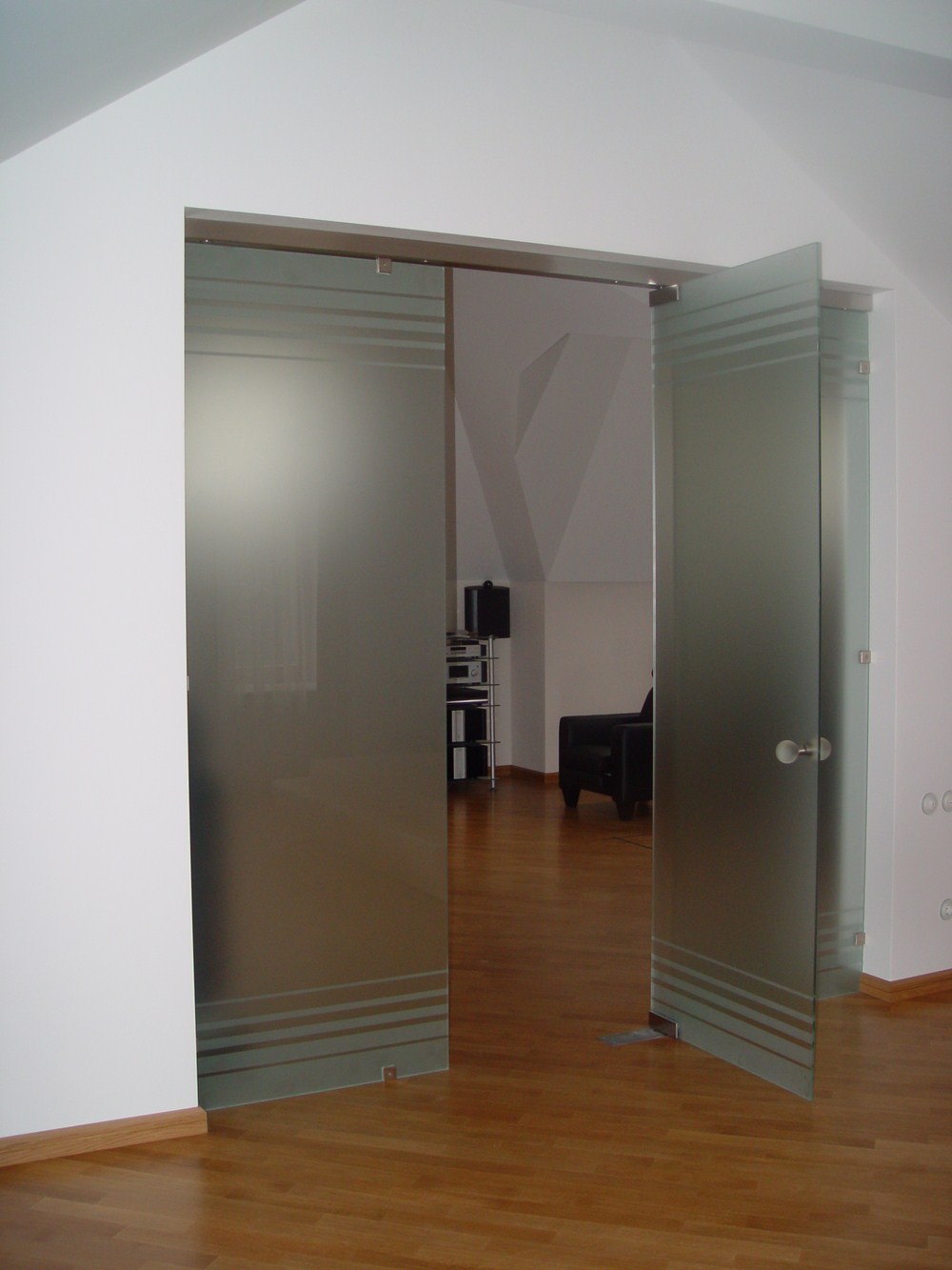 Офисные двери маятниковые