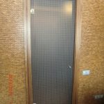 Межкомнатная стеклянная дверь с пескоструйным рисунком