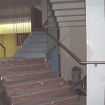 Стеклянные ограждения на точечных крепежах с поручнем