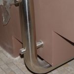 Стеклянные ограждения на точечных крепежах с поручнем