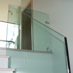 Стеклянное ограждение лестницы на торцевых (точечных) креплениях