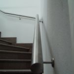 Пристенный поручень для лестниц