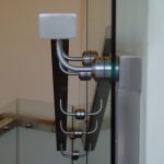 Стеклянное ограждение для лестницы на торцевых (точечных) креплениях с поручнем