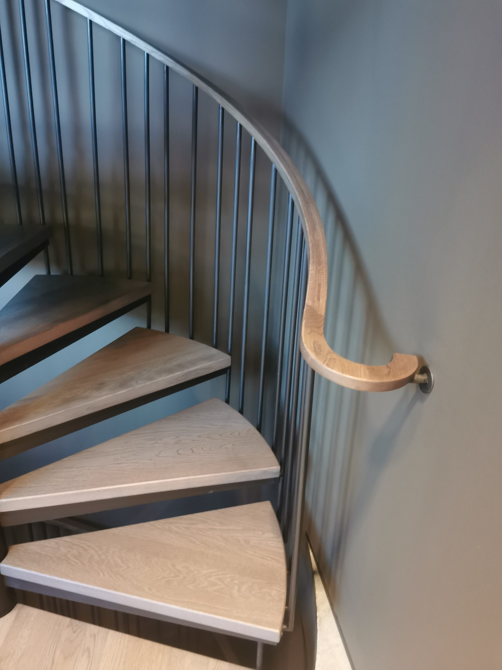 Поручень для винтовой лестницы