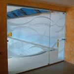 Стеклянная дверь для бассейна