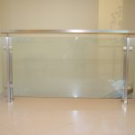 Стеклянное ограждение второго света