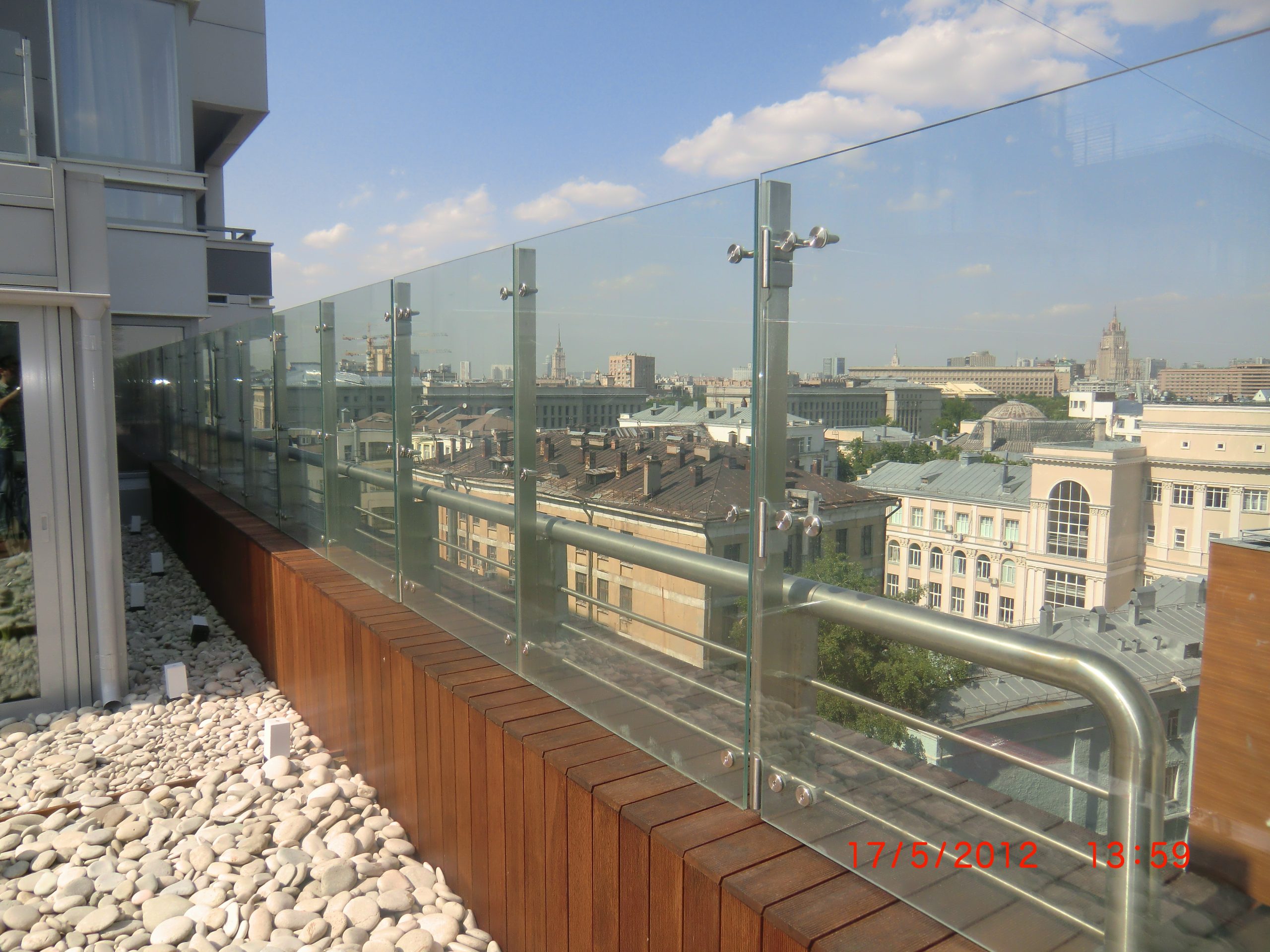 Стеклянное ограждение парапета кровли из стали со стеклом