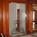 Входная группа с кованным ручками