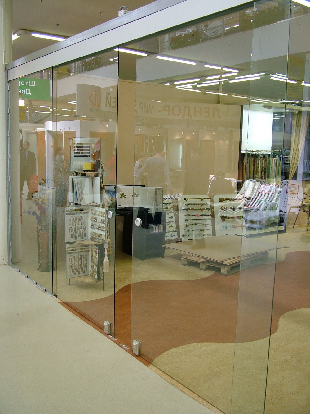 Раздвижная стеклянная дверь для ТЦ