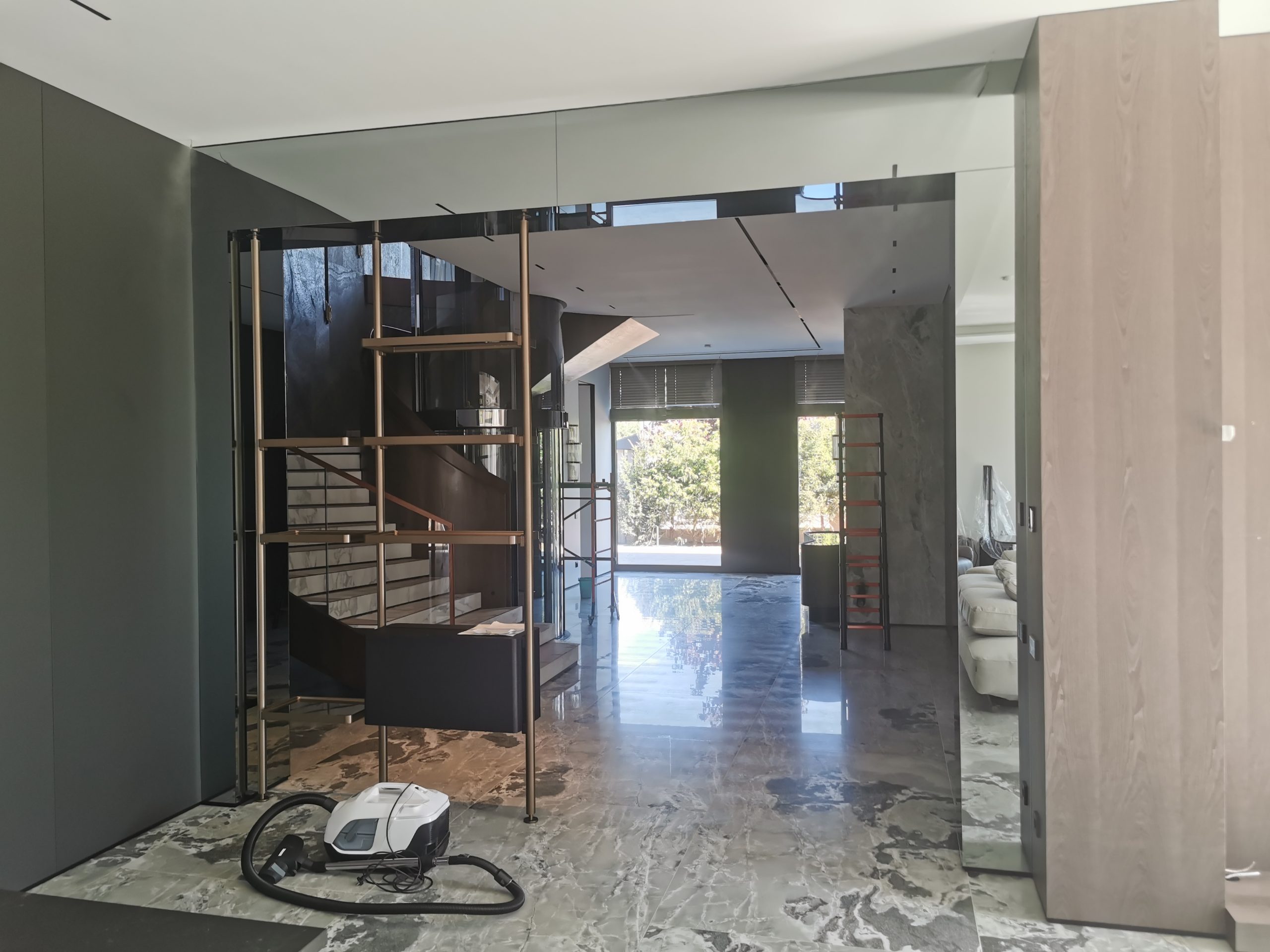 Зеркальные стены