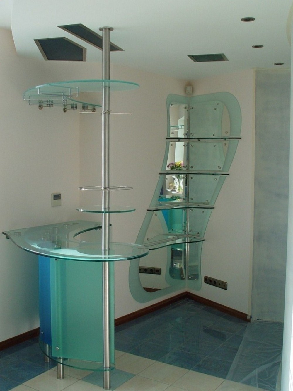 Барная стойка с матовым стекло