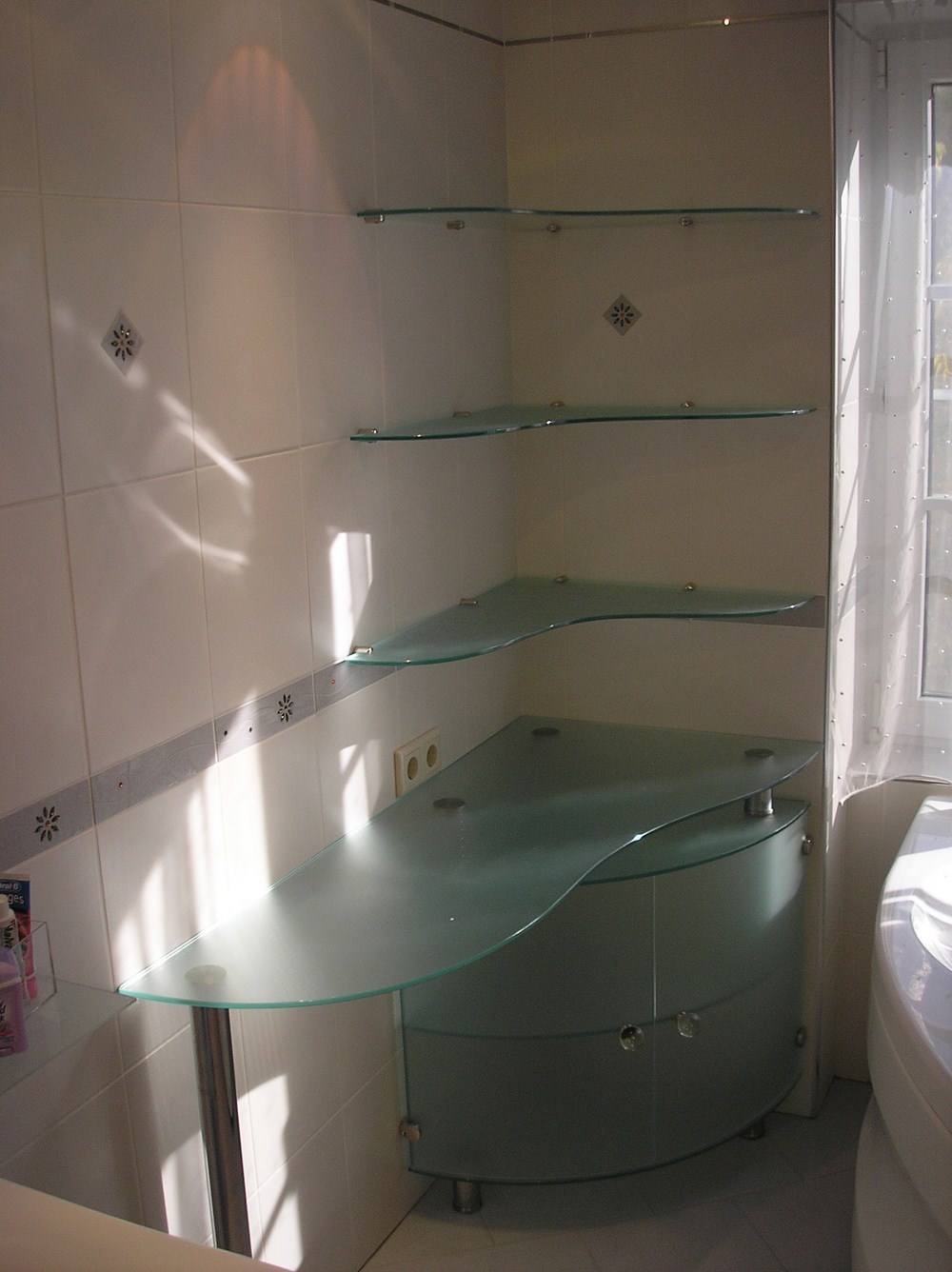 Полка стеклянная для ванной