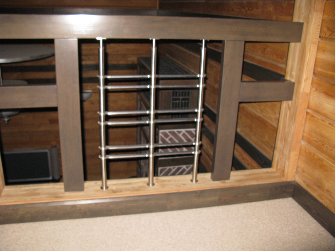 Ограждение для лестницы из дерева и металла