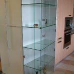 Шкаф стеклянный