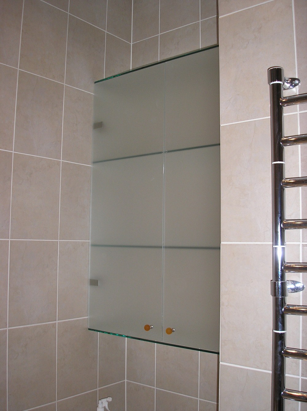 Шкаф стеклянный для ванны