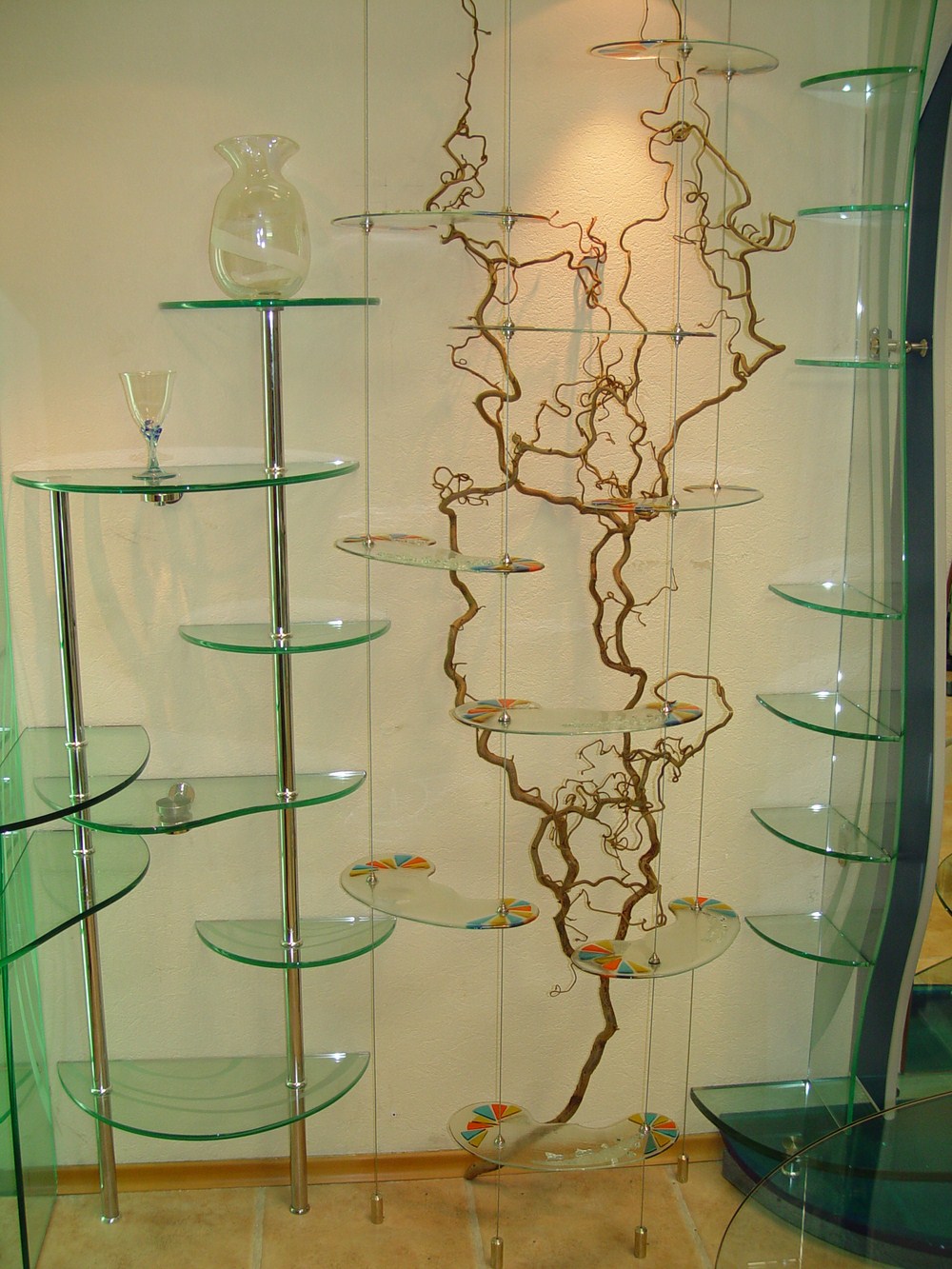 Стеллаж из металла/стеклa интерьерный