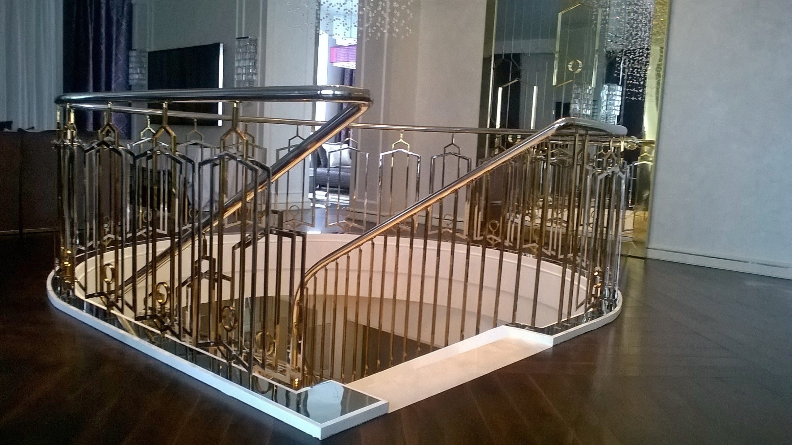 Ограждение для лестницы с покрытием нитрид-титаном