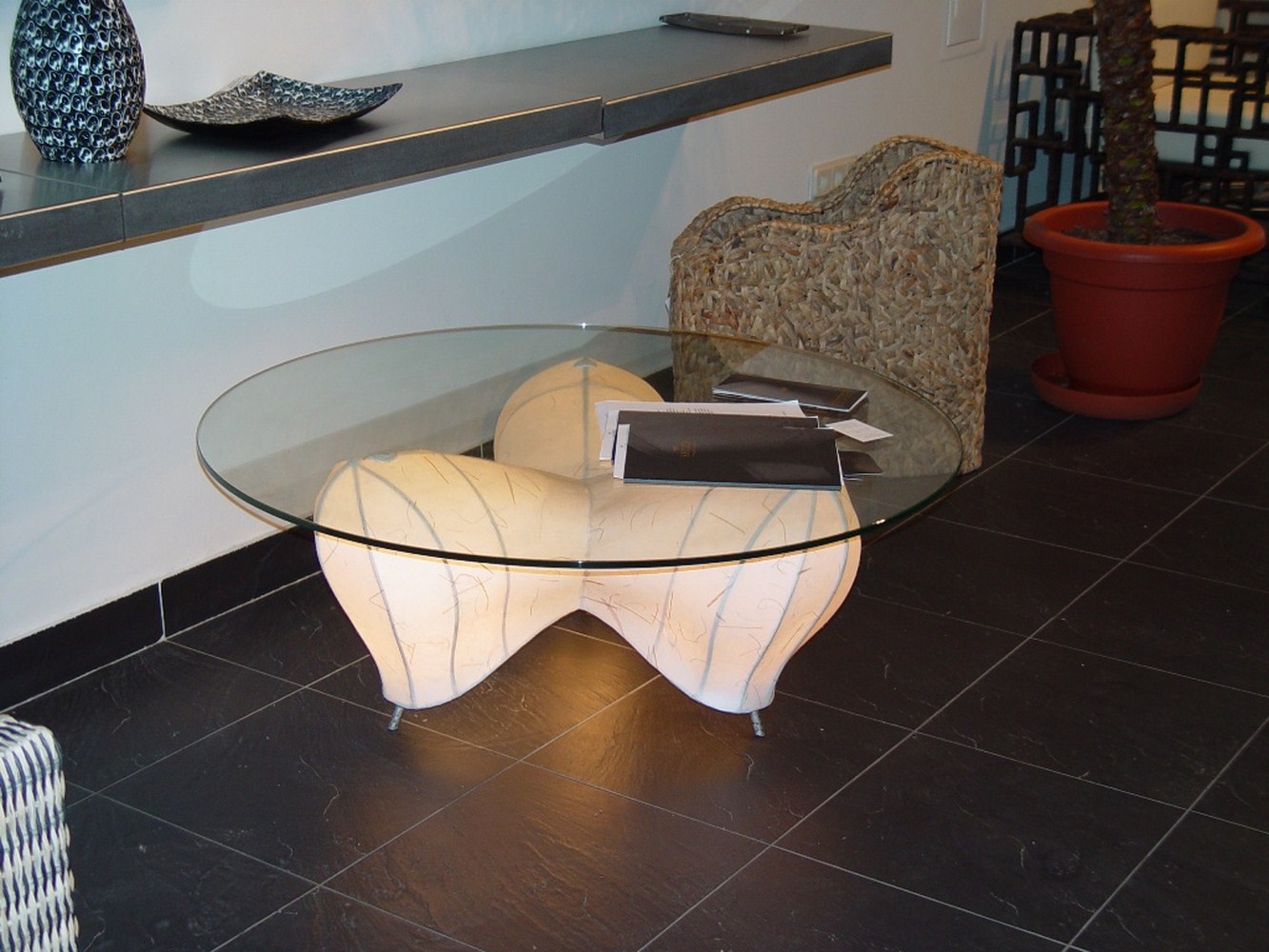 Столик журнальный стеклянный