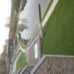 Стеклянные ограждения для террасы с деревянным поручнем