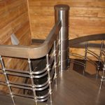 Ограждение для лестницы из дерева и металла