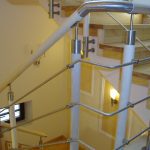 Ограждение из нержавеющей стали с ригелями и поручнем ПВХ