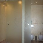 Раздвижные двери для сантехнических кабин