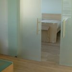 Раздвижная матовая дверь