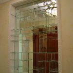 Шкаф стеклянный