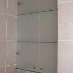 Шкаф стеклянный для ванны