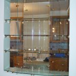 Шкаф стеклянный