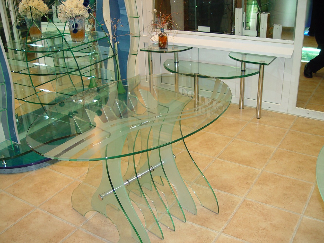 Стол стеклянный