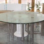 Стол стеклянный с металлическими ножками