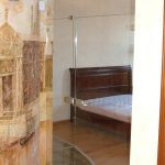 Безрамная стеклянная дверь