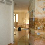 Безрамная стеклянная дверь