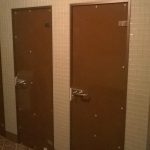 22. Двери для сантехнических кабин