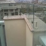 Стеклянное ограждение парапета кровли