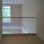 Стеклянное ограждение второго света