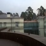 Стеклянное ограждение парапета кровли на мини стойках