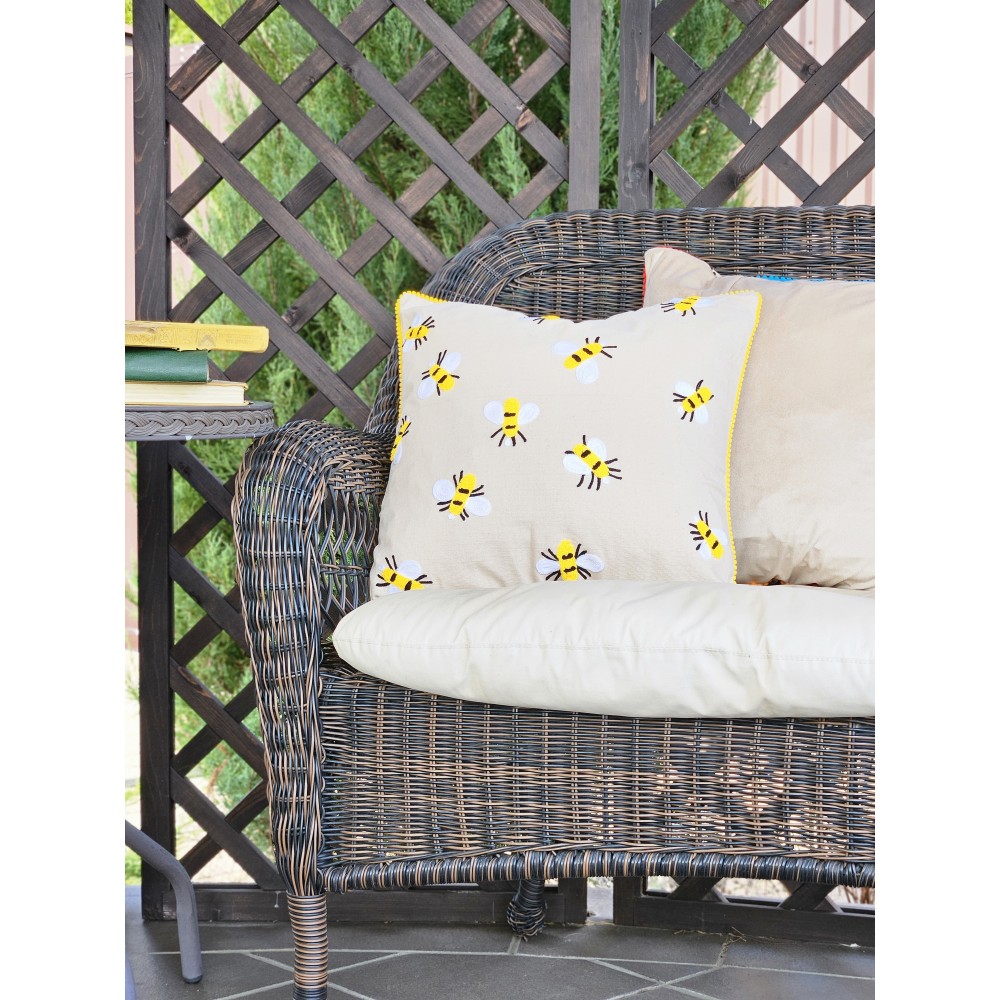 Подушка декоративная «Пчелы» с наполнителем